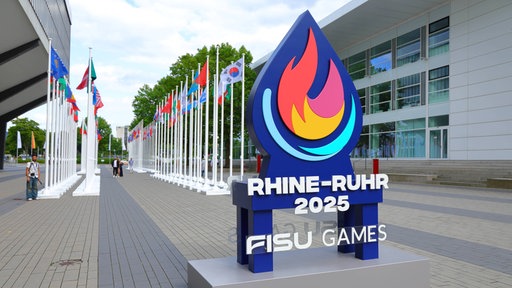 Das Symbol der World University Games mit all den Teilnehmer-Flaggen