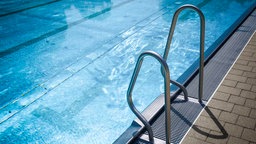 Leeres Becken im Freibad (Symbolbild)
