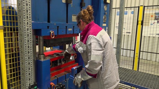Ein Arbeiter ist am werk
