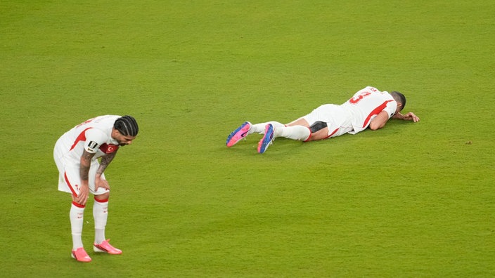 Die türkischen Spieler reagieren nach der Niederlage