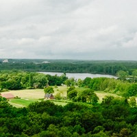 Die Krickenbecker Seen und die umliegende Landschaft vom Aussichtsturm.