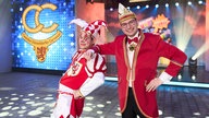 Dennis Vobis (r) mit Hoppeditz alias Jan Philip Hilger.