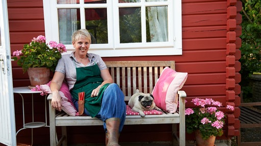 Anne Rixmann mit Mopsdame Lulu