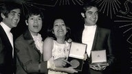 Cliff Richard, der zweiter wurde, mit der spanischen Gewinnerin Massiel und den beiden Komponisten des spansichen Gewinner-Songs