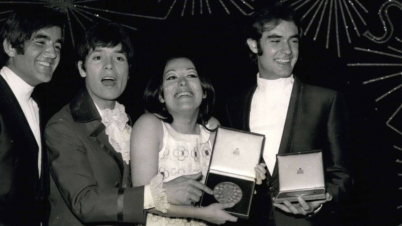 Cliff Richard, der zweiter wurde, mit der spanischen Gewinnerin Massiel und den beiden Komponisten des spansichen Gewinner-Songs