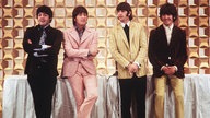 Von links nach rechts: Beatles Mitglieder Paul McCartney, John Lennon, Ringo Starr und George Harrison bei einer Pressekonferenz in Tokio am 29. Juni 1966.
