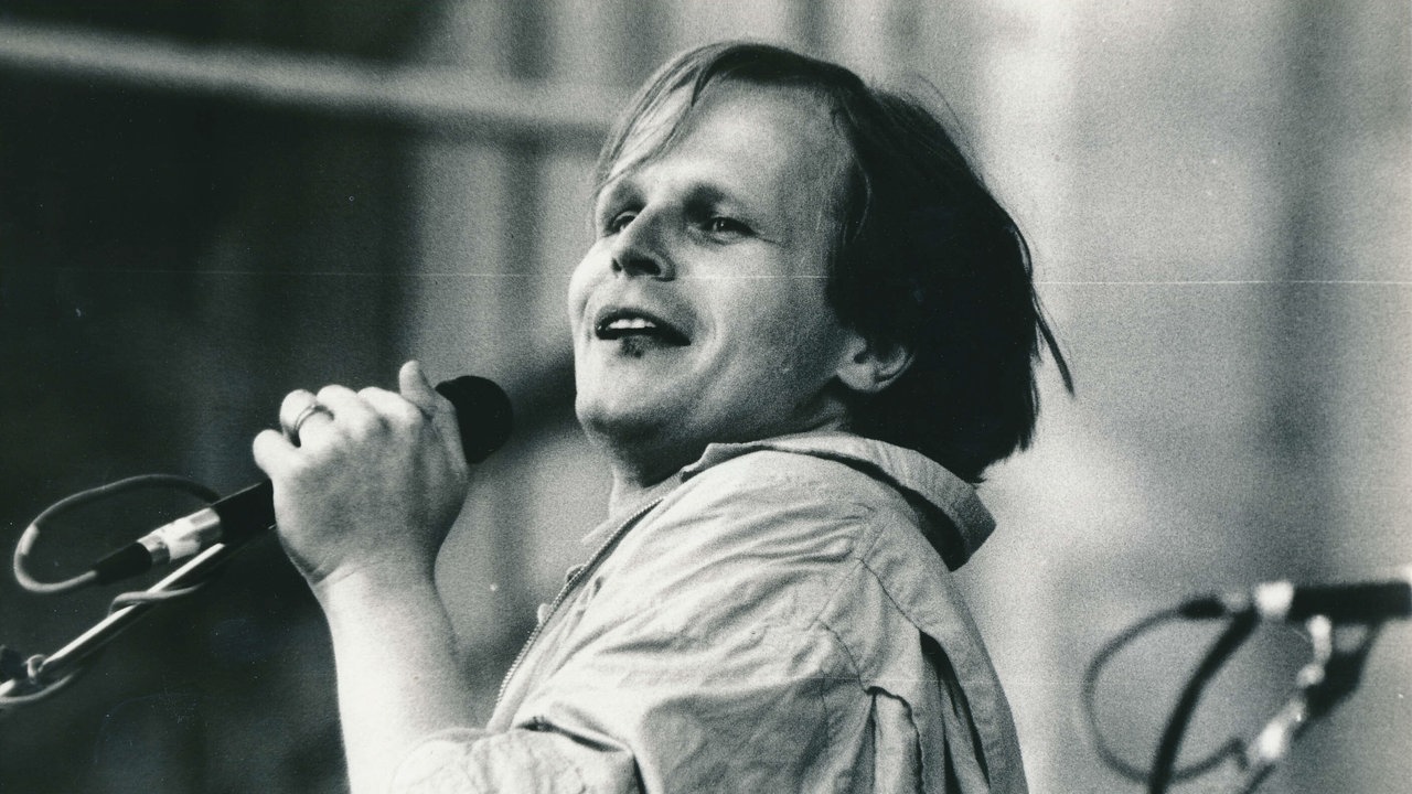 Schwarz-weiß Foto von Herbert Grönemeyer bei seinem Konzert in Salzburg, 1991.