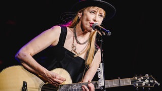 Suzanne Vega bei einem Auftritt in Bern im Juli 2024