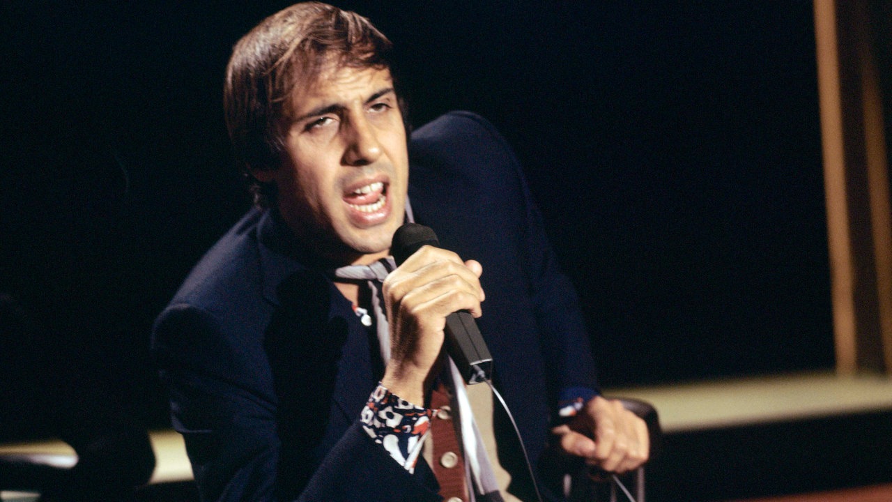 Der italienische Sänger und Schauspieler Adriano Celentano bei einem Auftritt im ZDF-Nightclub am 7. Oktober 1970