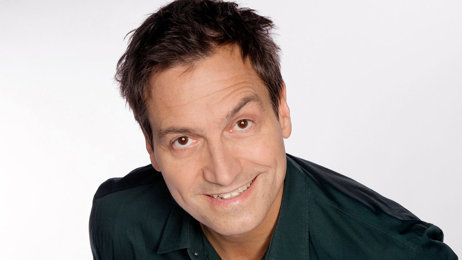 Dieter Nuhr lächelt