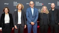Der Film ist der dritte Teil einer Langzeitbeobachtung über das Aufwachsen des jungen Afghanen Mir Hussein über insgesamt 20 Jahre.
