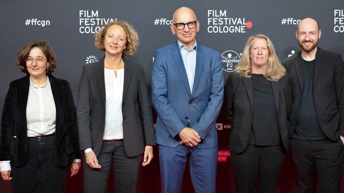 Der Film ist der dritte Teil einer Langzeitbeobachtung über das Aufwachsen des jungen Afghanen Mir Hussein über insgesamt 20 Jahre.