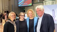 "USA – Demokratie unter Beschuss" gewinnt Grand Prize 2025 der RIAS Berlin Kommission. Das Team v.l.n.r: Hanne Phlypo (Produzentin Belgien), Laura Nix (Buch und Regie USA), Jutta Krug (Redaktion WDR), Heino Deckert (Produzent Berlin).