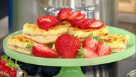 Milchreiskuchen mit Erdbeeren