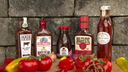 Verschiedene BBQ Saucen in der Geschmacksprobe
