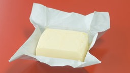 Ein Paket Butter in offener Verpackung