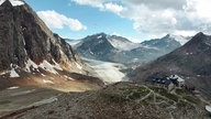 Drohnenaufnahme von Bergpanorama und der Braunschweiger Hütte