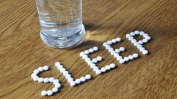Das Bild zeigt Schlaftabletten.