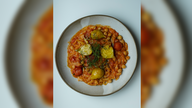 Kichererbseneintopf mit Sauerkraut und Gelber Bete