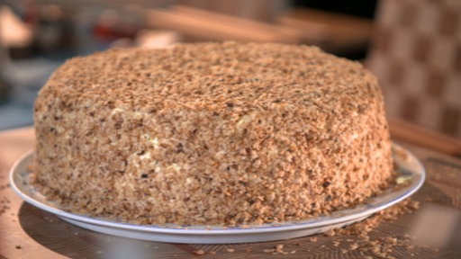 Torte ummantelt mit knusprigen Haferflocken