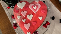 Herzkuchen mit rosafarbenen Herzen