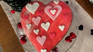 Herzkuchen mit rosafarbenen Herzen