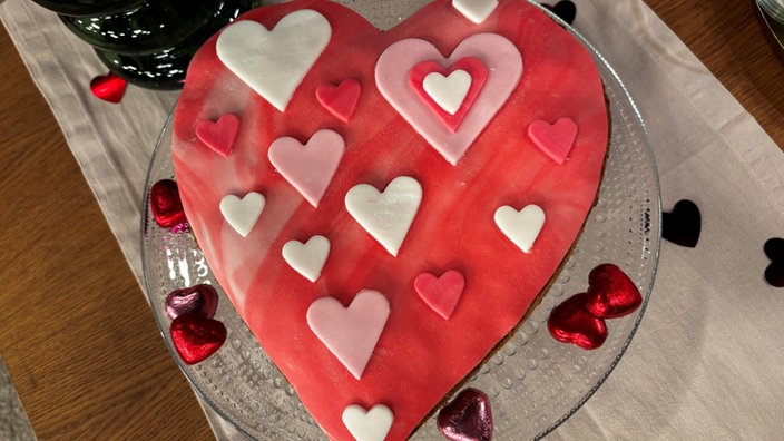 Herzkuchen mit rosafarbenen Herzen