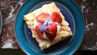  Blätterteigtarte mit frischen Beeren Draufsicht