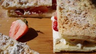 Stücke Erdbeer-Prasselkuchen 