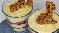 zwei Gläser Frankfurter Kranz Dessert