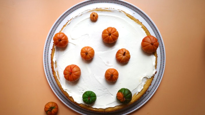 Kürbis-Cheesecake mit Mini-Kürbissen 