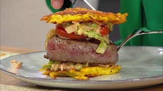 Rösti-Burger mit getrockneten Tomaten