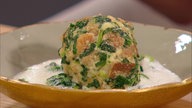 Spinat-Semmelknödel mit Weißweinsoße und Spinatgemüse