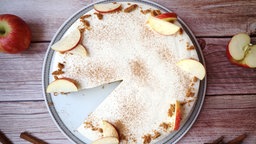 angeschnittene Zimtapfeltorte