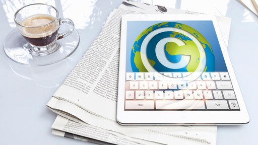 Zeitung, Touchscreen, Copyright im Web