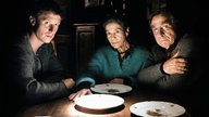 Hannelore Elsner als Trudi und Elmar Wepper als Rudi in einer Szene des Films "Kirschblüten & Dämonen" (2019)