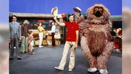 Horst Janson tanzt mit Samson in der "Sesamstraße" (1980)