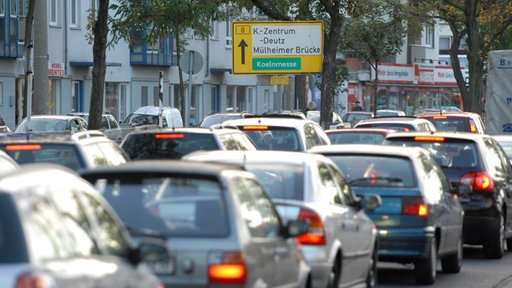Kraftfahrzeuge auf der Straße