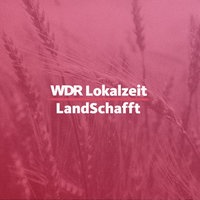 Im Hintergrund ist ein Traktor, davor das Logo von Land.Schafft.