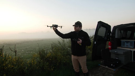Tim Fellmeden sucht Kitze per Drohne
