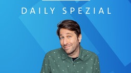 Das Coverbild des Quarks Daily Spezial Podcasts mit Host Sebastian Sonntag.